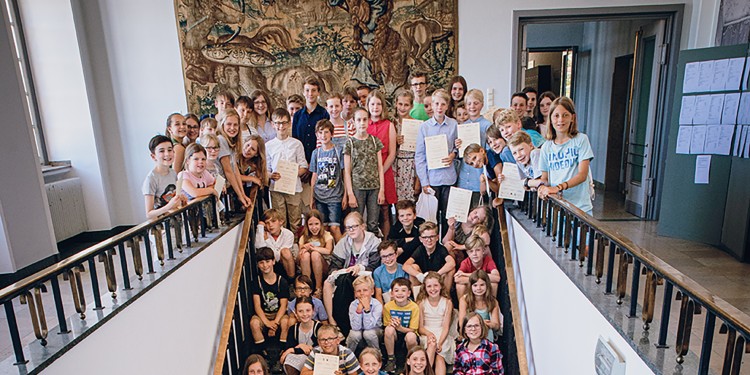 Schülerinnen und Schüler sind im Zuge des „Forder-Förder-Projekts“ der Universität Münster zu Gast im Schloss.<address>© WWU - ICBF</address>