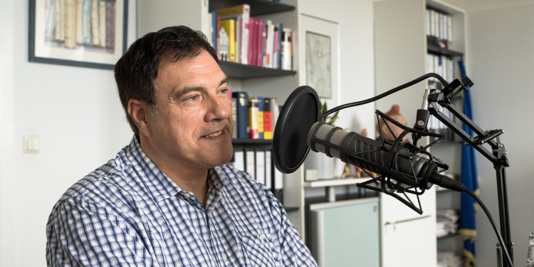 Prof. Dr. Bernd Kempa im Podcast.<address>© WWU - Sophie Pieper</address>