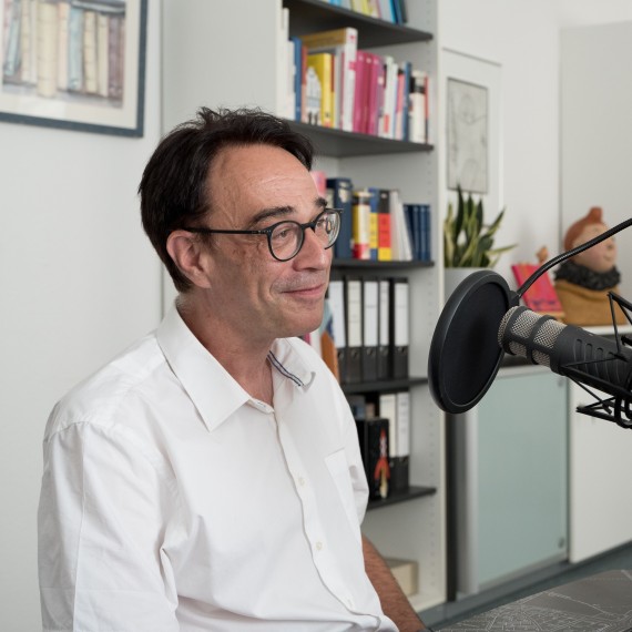 Prof. Dr. Matthias Löwe im Podcast.<address>&copy; WWU - Sophie Pieper</address>