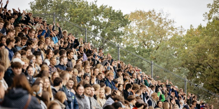 Rund 4.000 Studienanfänger waren ins Stadion gekommen.<address>© WWU - Christoph Steinweg</address>