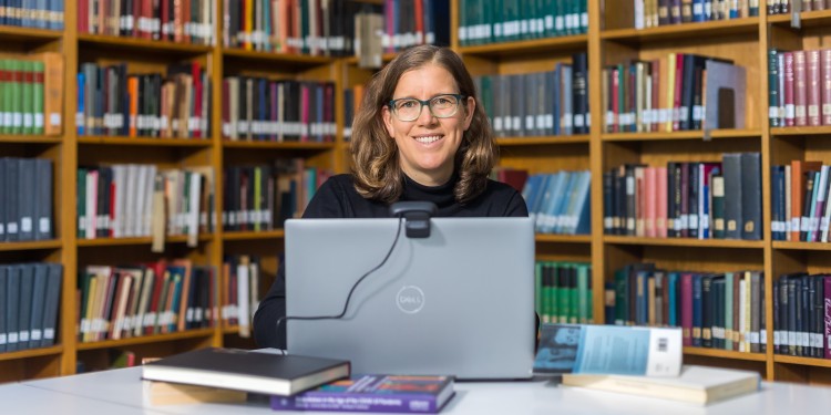 Prof. Dr. Corinna Norrick-Rühl hat die Privilegien des privaten Buchbesitzes unter die Lupe genommen.<address>© WWU - MünsterView</address>