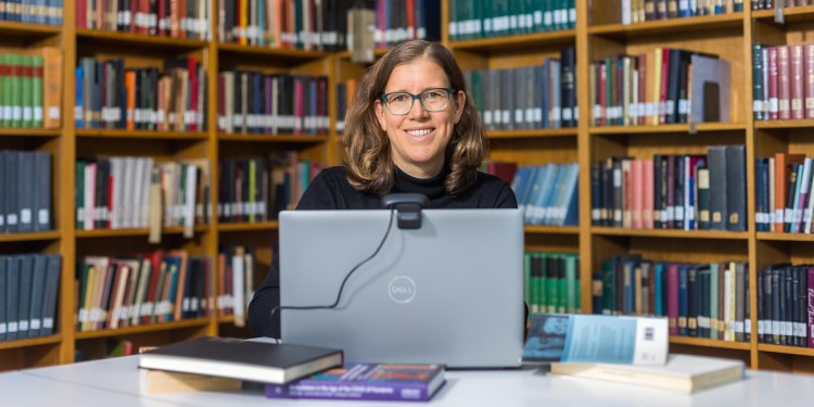 Prof. Corinna Norrick-Rühl has taken a detailed look at the privileges of private book ownership.<address>© WWU - MünsterView</address>