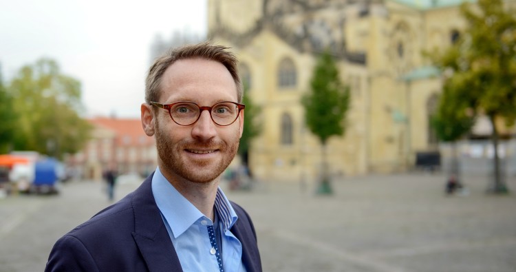 Eigentlich wollte Lars Köllner nach dem Studium von Münster nach Berlin ziehen. Das ließ sich jedoch nicht mit seinem Unternehmen vereinbaren. Mittlerweile ist „k3 stadtführungen“ in 23 deutschen Städten aktiv.<address>© k3 stadtführungen | k3.de</address>