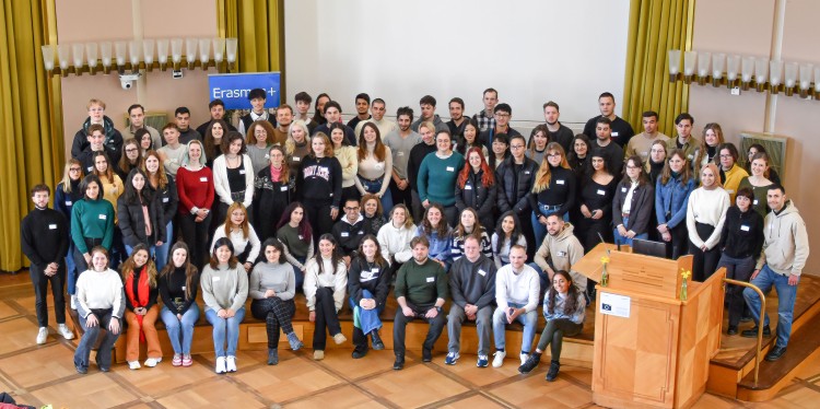 The international students were warmly welcomed in the auditorium of the &quot;Schloss&quot;.<address>© WWU - Brigitte Heeke</address>