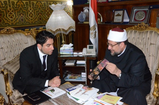 In 2019, Mouhanad Khorchide (left) discussed the subject of cooperation with the Egyptian Minister of Religious Affairs, Dr. Mohammed Mokhtar Guma.<address>© Khorchide</address>