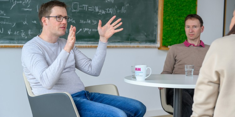 Hendrik Weber (l.) and Raimar Wulkenhaar from the Mathematics Münster Cluster of Excellence aim to find new approaches to solving research problems through using a combination of mathematical methods.<address>© WWU - Michael C. Möller</address>
