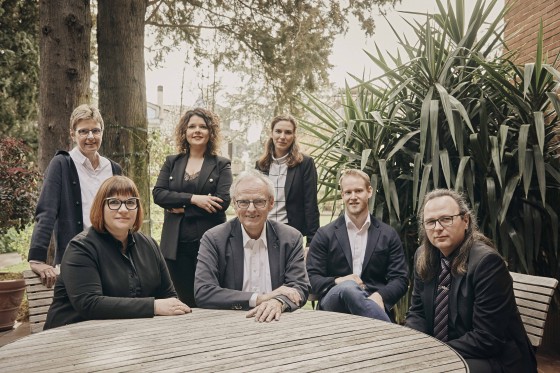 Das Team (v. l.): Dr. Barbara Schüler, Dr. Judith Schepers, Dr. Elisabeth-Marie Richter, Prof. Dr. Hubert Wolf, Jana Haack, Maik Kempe und Dr. Sascha Hinkel.<address>© Ilaria Magliocchetti Lombi</address>