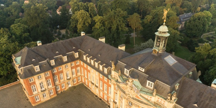 Aerial view of Münster &quot;Schloss&quot;, the central seat of the university administration<address>© WWU - Jan Lehmann</address>