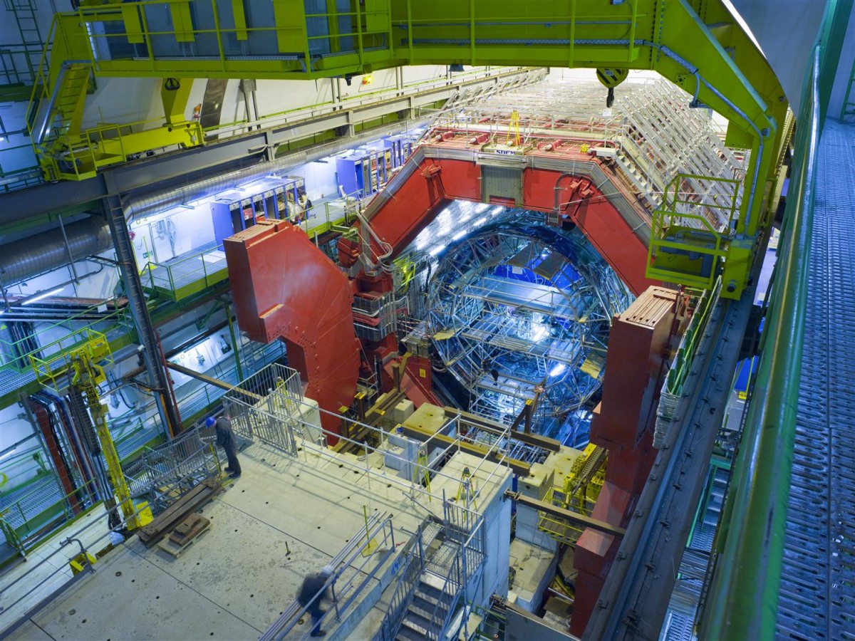 Ein Blick in das Innere des 10.000 Tonnen schweren ALICE-Detektors. Teilchenphysiker der Universität Münster sind an diesem Großexperiment am CERN beteiligt. © CERN - A. Saba