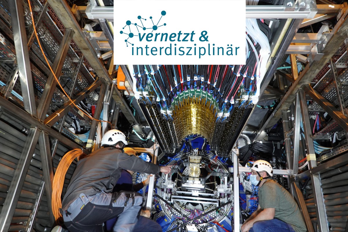 Einbau eines neuen Silizium-Detektors in der Nähe des LHC-Strahlrohres.© CERN