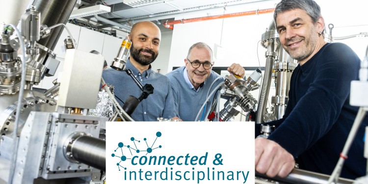 Senior lecturer Dr. Saeed Amirjalayer (from left), Prof. Harald Fuchs and senior lecturer Dr. Harry Mönig at the atomic force microscope at CeNTech. The device can be used to identify different atoms.<address>© WWU- Peter Leßmann</address>
