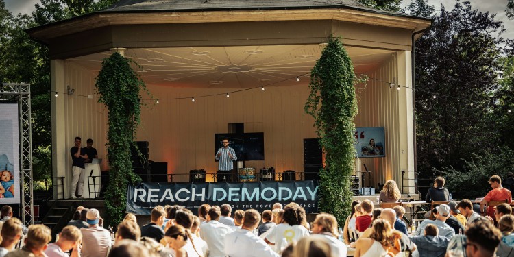 Wer sich für die Trends und die Favoriten in der regionalen Start-up-Szene interessiert, ist beim „REACH Demoday“ im Schlossgarten willkommen.<address>© REACH - Thomas Mohn</address>