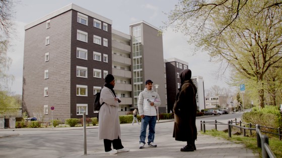 Eine Community-Forscherin für Berg Fidel hilft, die Gesundheitsversorgung im Stadtteil zu erfassen und zu verbessern.<address>© Simon Jöcker</address>