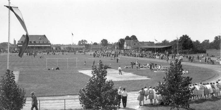 Blick auf den 1923 eingeweihten Sportplatz am Horstmarer Landweg während der Wettkämpfe<address>© Universitätsarchiv Münster, Bestand 68 Nr. 1874</address>