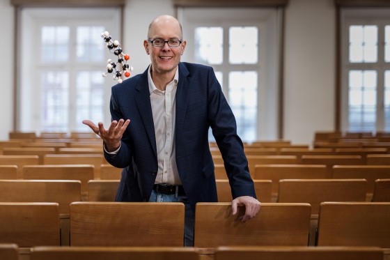 Prof. Dr. Frank Glorius organisiert mit seiner Arbeitsgruppe ein Symposium zu Fragen der Nachhaltigkeit in der Chemie.<address>© Bayer Foundation</address>