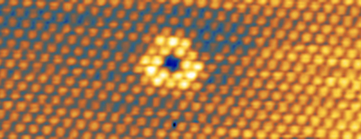 Low-temperaure scanning tunnelling microscope: The scanning tunnelling microscope shows a tungsten diselenide surface with an area in which a single selenium atom in the uppermost layer is missing. The mean distance between the selenium atoms depicted is 0.334 nanometres. © Schlenhoff working group