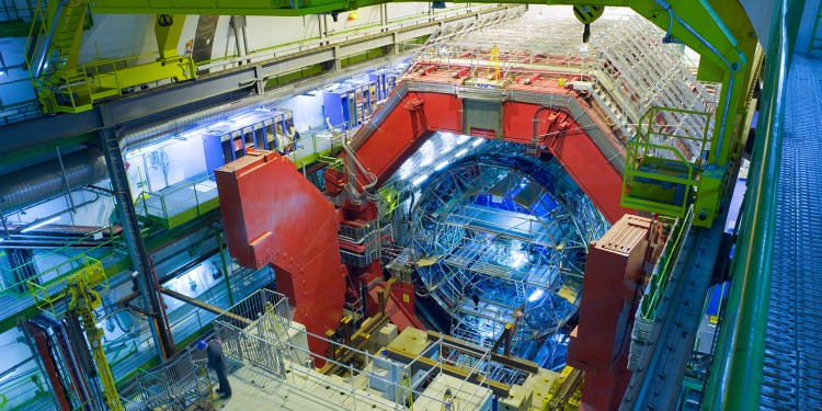 Mithilfe von riesigen Teilchenbeschleunigern wie am CERN in Genf gehen Teilchenphysiker der Entstehung der Welt auf den Grund. Schülerinnen und Schüler der Sekundarstufe II erhalten in der &quot;Woche der Teilchenwelt&quot; Einblicke aus erster Hand.<address>© Mona Schweizer - 2007 CERN</address>