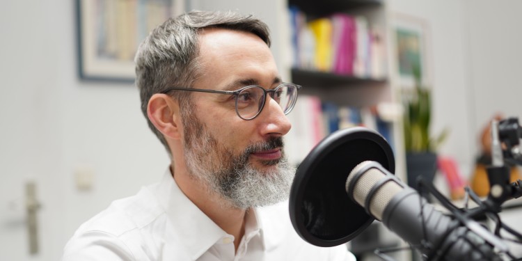 Prof. Dr. Timo Brockmeyer im Podcast.<address>&copy; Uni MS - Linus Peikenkamp</address>