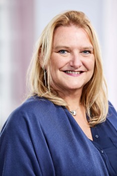 Prof. Monika Stoll is Vice-Rector for Research, Director at the Institute of Human Genetics, Department of Genetic Epidemiology, and Extraordinary Professor of Genetic Epidemiology and Statistical Genetics at the University of Maastricht.<address>© Uni MS - Peter Wattendorff</address>