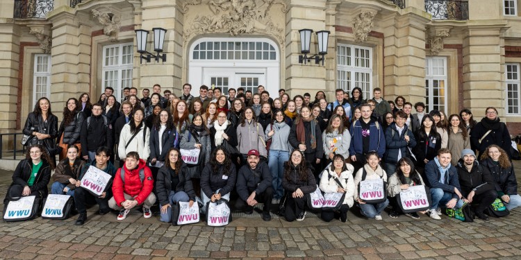 Zahlreiche Studierende aus aller Welt freuen sich auf das Studium in Münster.<address>© Uni MS - Peter Leßmann</address>