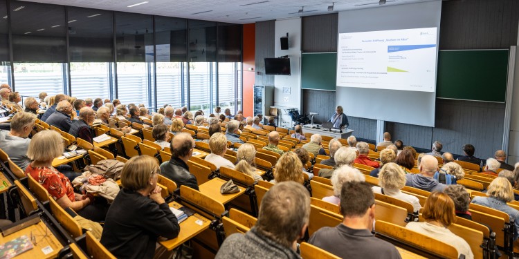 Alle Interessierten sind zur Semestereröffnung des „Studiums im Alter“ an der Universität Münster eingeladen.<address>© Uni MS - Peter Leßmann</address>