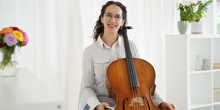 Die Musikerin und Psychologin Prof. Elisabeth Fürniss führt durch das Programm und verrät, warum Bachs Musik seit 300 Jahren so erfolgreich ist.<address>&copy; Elisabeth Fürniss</address>