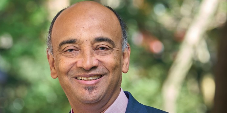 <address>&copy; exc</address>