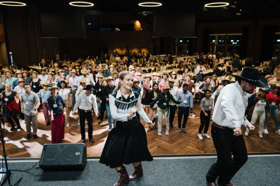 Auf dem Programm der Tagung standen nicht nur Vorträge und Gespräche, sondern auch große Unterhaltung wie hier beim texanischen Abend.<address>© Lindau Nobel Laureate Meetings</address>