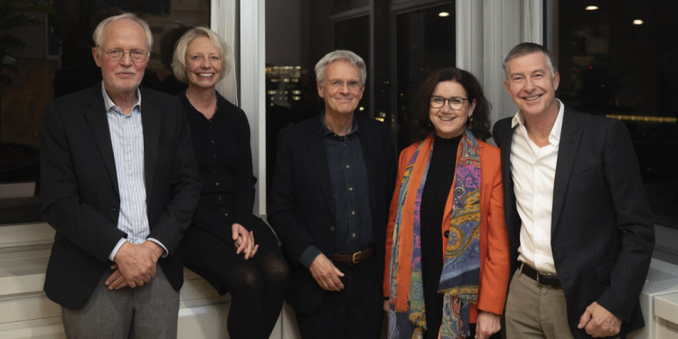 (v. l. n. r.) Prof. Dr. Ewald Terhart (Universität Münster), Prof.'in Dr. Marion Bönnighausen (Wissenschaftliche Leitung des ZLB), Prof. Dr. Manfred Prenzel (TU München), Prof.'in Dr. Ulrike Weyland (Prorektorin für Studium und Lehre, Universität Münster), Prof. Dr. Michael Hemmer (Stellvertretende Wissenschaftliche Leitung des ZLB)<address>&copy; U.F. Schernau</address>
