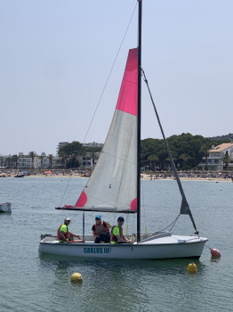 Nachmittags lockt ein Segelkurs die Gruppe aufs Meer.<address>© ERCIS</address>