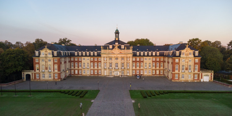 Zu sehen sind Schlossplatz und Schloss in Münster.<address>© Uni MS - Johannes Wulf</address>