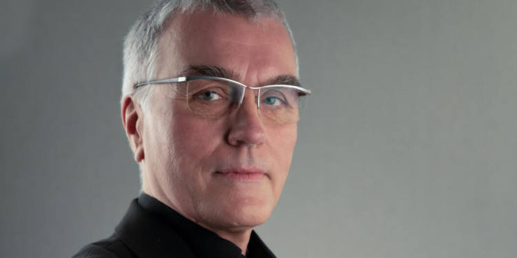 Zu sehen ist ein Porträtfoto von Prof. Dr. Thomas Metzinger.<address>© Metzinger</address>