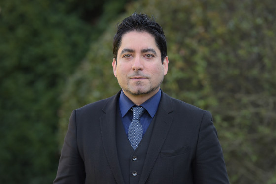 Zu sehen ist ein Porträtfoto von Prof. Dr. Mouhanad Khorchide, dem Leiter des Zentrums für Islamische Theologie.<address>© Uni MS - Peter Grewer</address>