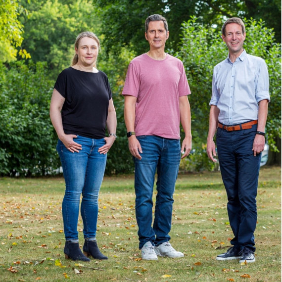 Prof. Dr. Nina, Prof. Dr. Timo Strünker und Prof. Dr. Frank Tüttelmann (v. l.) bilden das Sprecherteam des neuen SFB aus der Reproduktionsmedizin. Prof. Dr. Stefan Luschnig ist Sprecher des SFB „Dynamische zelluläre Grenzflächen: Bildung und Funktion”.<address>© Kochinke / Michael Kuhlmann</address>