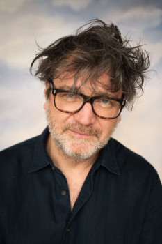 Zu sehen ist ein Porträtfoot von David Schalko.<address>© Nicole Albiez</address>