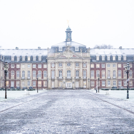 Die zentralen Einrichtungen der Universität Münster haben über die Feiertage und zum Jahreswechsel geänderte Öffnungszeiten.<address>&copy; Uni MS - Linus Peikenkamp</address>
