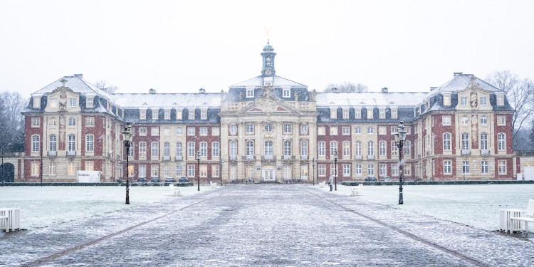 Die zentralen Einrichtungen der Universität Münster haben über die Feiertage und zum Jahreswechsel geänderte Öffnungszeiten.<address>&copy; Uni MS - Linus Peikenkamp</address>