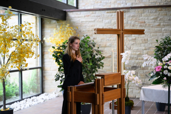 Jula Schweckendiek at the memorial service held at the Lauheide woodland cemetery.<address>© Uni MS - Michael C. Möller</address>