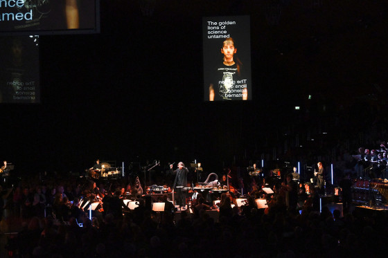 Das multimediale Abschlusskonzert „Fundamental Interactions“ von Yannick Paget war Teil der bundesweiten Abschlussveranstaltung von „quantum100“.<address>© Uni MS - Florian Gräser</address>