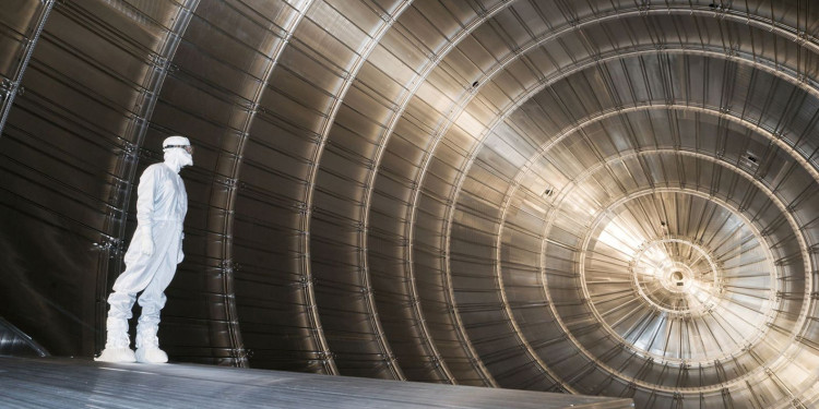 Blick ins Innere des KATRIN-Hauptspektrometers<address>© M. Zacher/KATRIN Coll.</address>