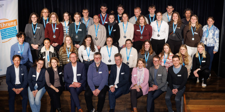 Auszeichnung für sportliche Höchstleistungen: Zahlreiche Studierende freuten sich über die Ehrung durch das Rektorat.<address>&copy; Uni MS - Peter Leßmann</address>