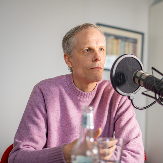 Das Foto zeigt den Rechtswissenschaftler Prof. Dr. Niels Petersen. Er spricht in ein Mikrofon.<address>&copy; Uni MS - Linus Peikenkamp</address>