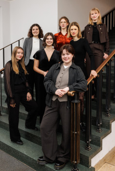 Vertreterinnen der münsterschen Ortsgruppe der „Feminist Law Clinic“ nahmen für ihr Engagement den Studierendenpreis entgegen.<address>&copy; Uni MS - Peter Leßmann</address>