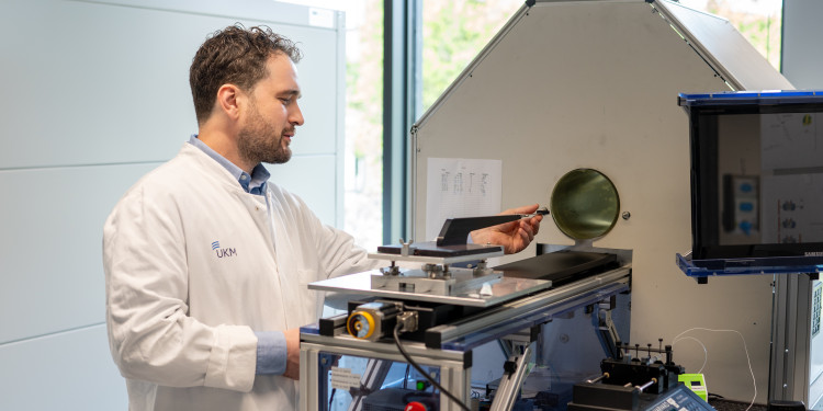 Prof Philipp Backhaus uses positron emission tomography for preclinical imaging in mice.<address>&copy; Uni MS - Johannes Wulf</address>