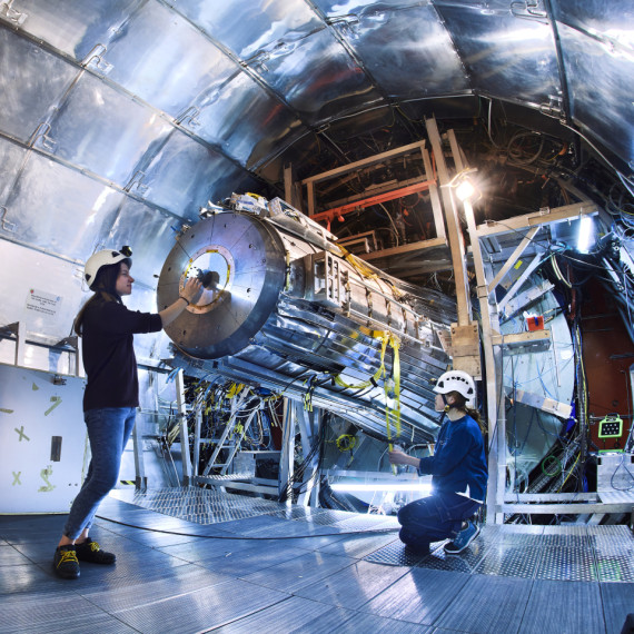 Dieses Archivbild zeigt die inneren Detektoren von „ALICE“ am LHC während der Erneuerung von Komponenten im Jahr 2019.<address>&copy; Julien Ordan – 2019-2026 CERN</address>