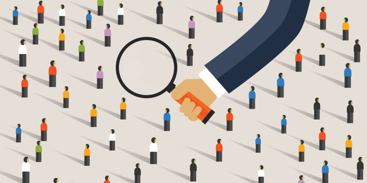 Die Illustration zeigt menschenähnliche Figuren, die unter die Lupe genommen werden.<address>&copy; stock.adobe.com - bakhtiarzein</address>