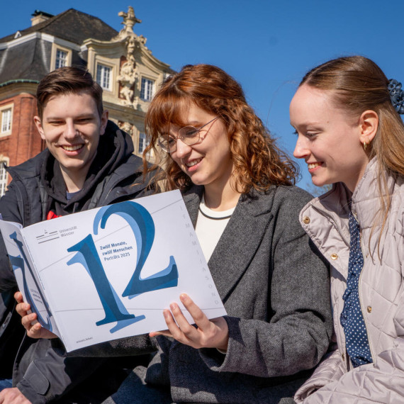 <address>&copy; Uni MS - Linus Peikenkamp</address>