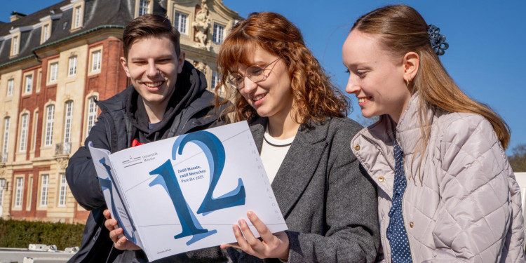 <address>&copy; Uni MS - Linus Peikenkamp</address>