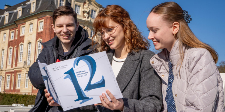 <address>&copy; Uni MS - Linus Peikenkamp</address>