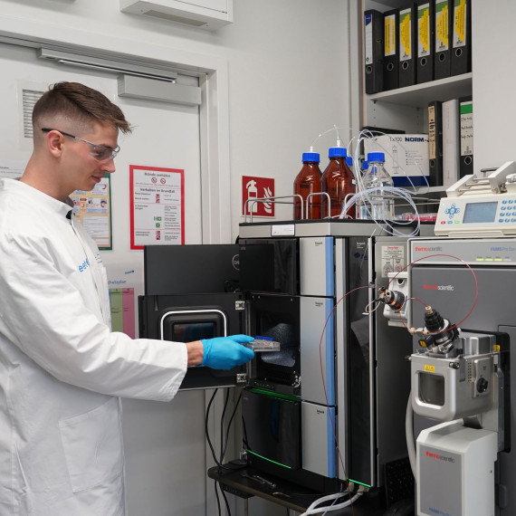 A new piece of research equipment has recently been installed at the MEET Battery Research Center: the so-called Orbitrap mass spectrometer.<address>&copy; MEET/Bartling</address>